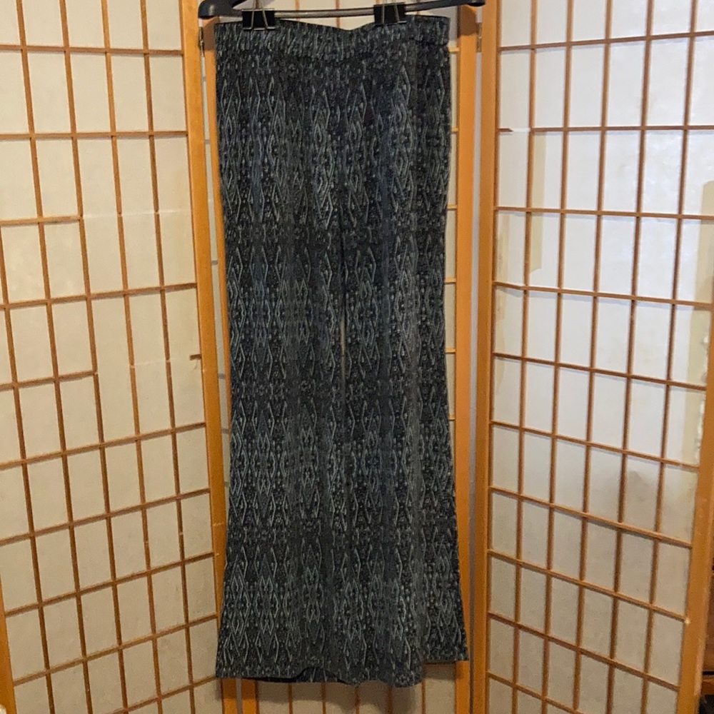 Joie long pants 100% silk. Dry clean only. New no tags.